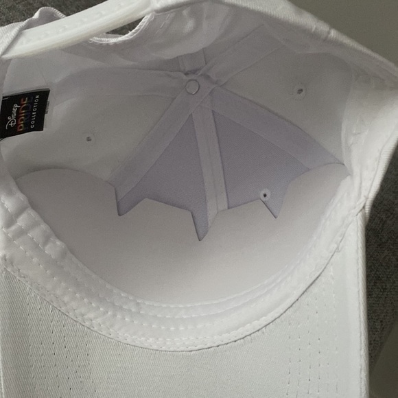 NWOT TAG DISNEY HAT, GREAT GIFT…. OFFERS WELCOME!!!! - Picture 4 of 7